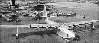 Изготовленная из фанеры гигантская летающая лодка Hughes H-4 Hercules. США, 1947 год 