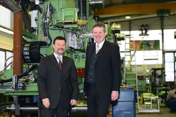 Херберт Оппенборн (справа) вступает с 1.февраля 2014 г. на должность генерального директора фирмы EWD, Андрэ Фай (слева), прежний председатель правления, в будущем в роли консультанта EWD.