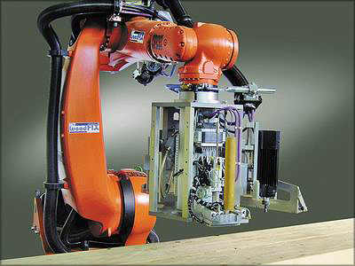 Рис. 12. Внешний вид робота WoodFIX, заполнение клеем паза под заглушку, набор разных заглушек в запасе