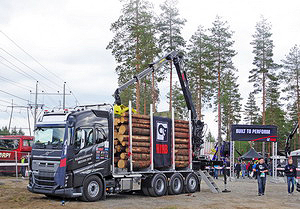 Лесовоз Volvo с гидроманипулятором HIAB
