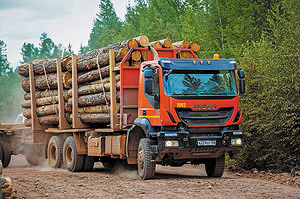Вывозка древесины сортиментовозами Iveco
