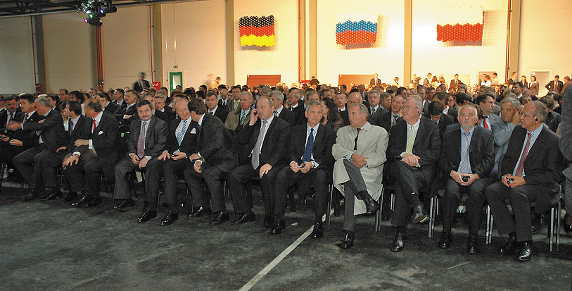 Засвидетельствовать свое внимание новому заводу «Флайдерер» пришло 400 приглашенных гостей