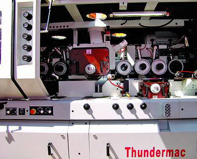 «Внутренности» четырехстороннего станка LEADERMAC Thundermac 1023