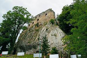 Так сегодня выглядит замок Планина, построенный в XI веке