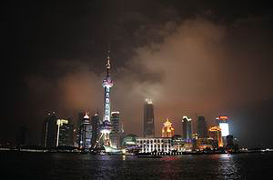 Символ Шанхая – телевизионная башня «Жемчужина Востока» (год постройки 1994, высота 468 м, вес более 120 тысяч тонн)