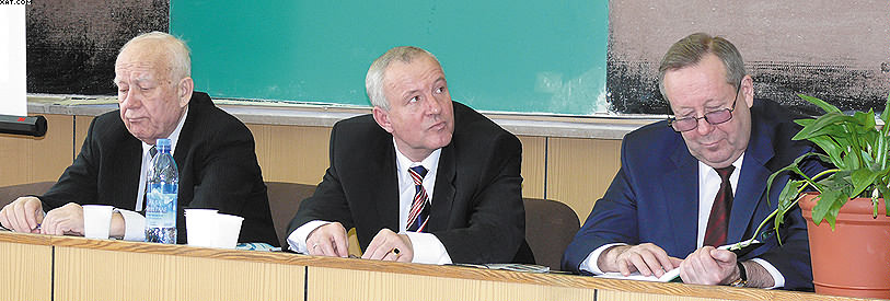 В президиуме конференции (слева направо): профессоры ЛТА Владимир Онегин, Анатолий Чубинский, Владимир Сергеевичев