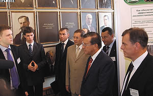 Встреча первого вице-премьера Виктора Зубкова со студентами и преподавателями СПбГЛТА (крайний справа – Андрей Селиховкин)