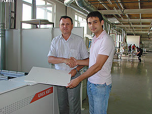 Александр Хохлов, директор фабрики «СААН» (слева) Борис Чернышев, глава московского представительства концерна SCM Group