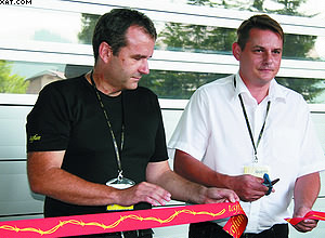 Мэр округа Шентюр Марко Дьячи (справа) и директор фирмы Tajfun Изток Шпан