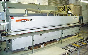Автоматический прямолинейный кромкооблицовочный станок Sprint 1321 (Holz-Her) обеспечивает высокое качество обработки кромки
