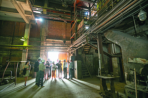 Журналистам показали производственные помещения завода