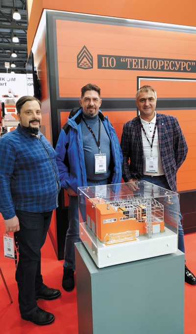 Дмитрий Мажаров с сотрудниками на выставке Woodex-2021