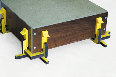 Рис. 10. Кондукторы для крепления задней стенки мебели при сборке