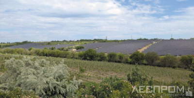 Фотоэлектрический парк, построенный компанией Navitas недалеко от Вадул-луй-Водэ, среди виноградников и холмистых полей – характерная примета нового времени в сельской местности Молдовы