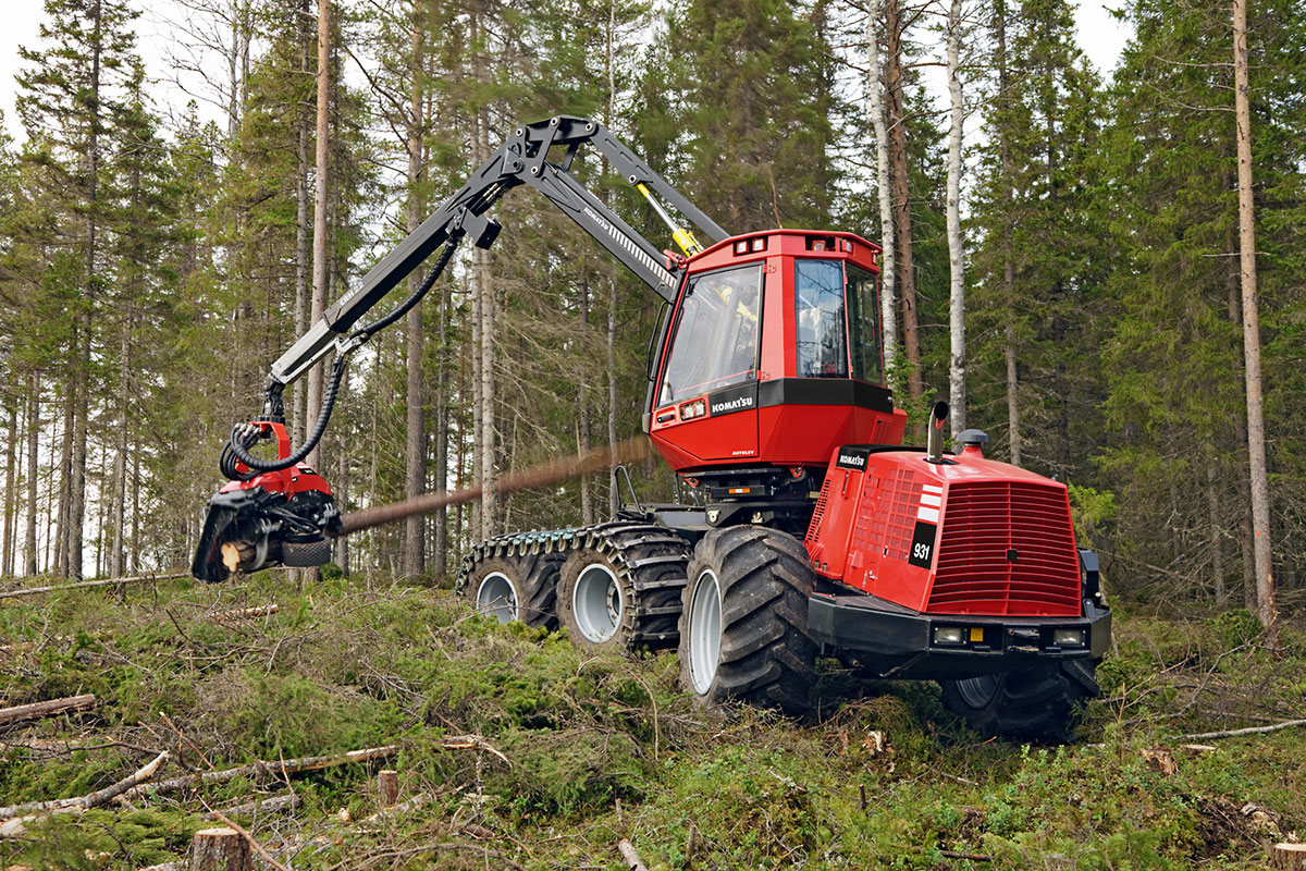 Харвестер. Харвестер Komatsu 931. Валочная Коматсу 931. Харвестер Коматсу. Харвестер Комацу колесный.